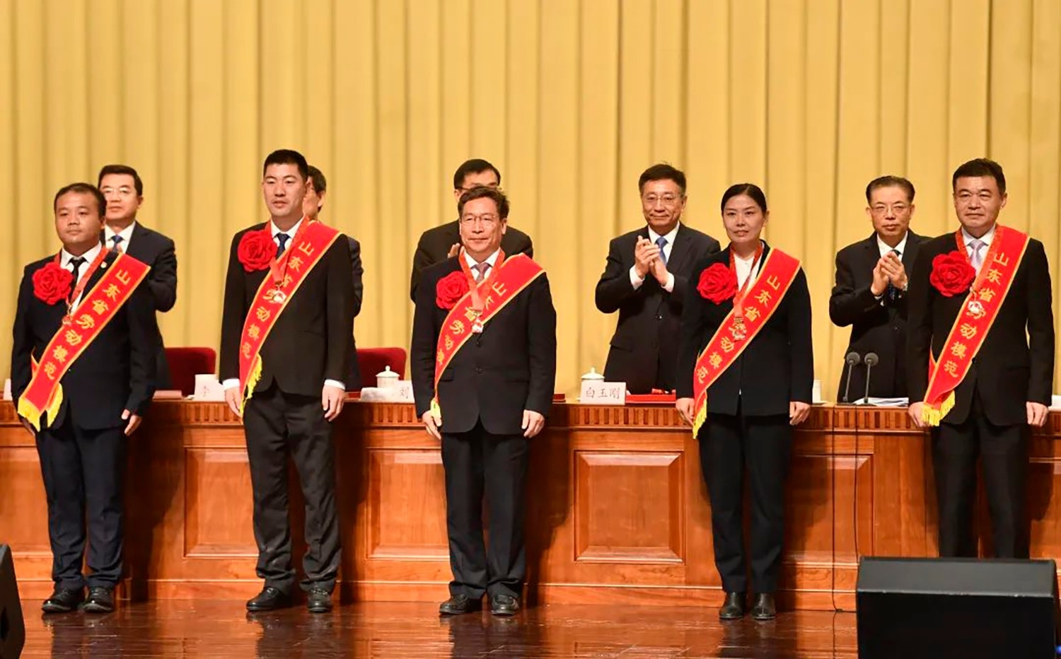 喜報(bào)！李永勝董事長被授予“山東省勞動(dòng)模范”稱號 受省委、省政府表彰 (2)